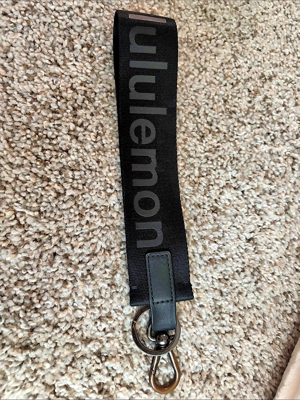 Lululemon Never Lost Keychain *Wordmark Black